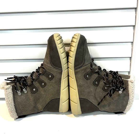 Magellan Outdoors | Leather Fuzzy Faux Fur Snow Winter Booties - Picture 6 of 10